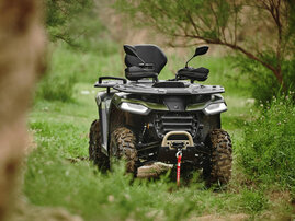 2026 Segway AT5 Metallic-green action-web-0001